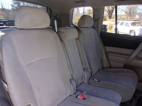 2010 Toyota Highlander Seats-8 AWD, 151k Miles, P Roof, Grey, Clean for sale in Franklin, ME – photo 12