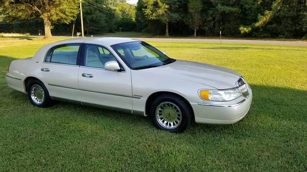 2001 Lincoln Town Car, 92k miles, loaded for sale in Newton, NC – photo 6