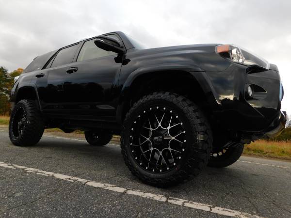 LIFTED 18 TOYOTA 4RUNNER SR5 4X4 20X10 NEW 33X12.50 MT'S *74K... for sale in KERNERSVILLE, NC – photo 2