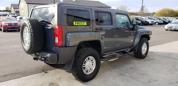 4x4 HUMMER!! 2009 HUMMER H3 4WD 4dr SUV for sale in Chesaning, MI – photo 4
