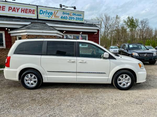 2013 Chrysler Town and Country - Drive Now 1, 000 Down - cars & for sale in Madison , OH – photo 8