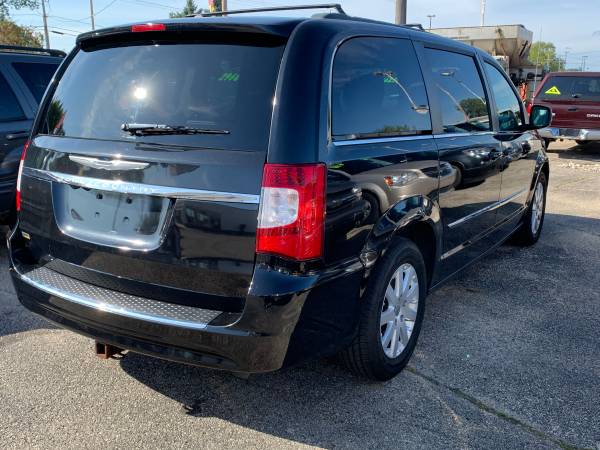 2014 Chrysler Town and Country Touring Edition, WARRANTY/FINANCE AVAIL for sale in Kenosha, WI – photo 4