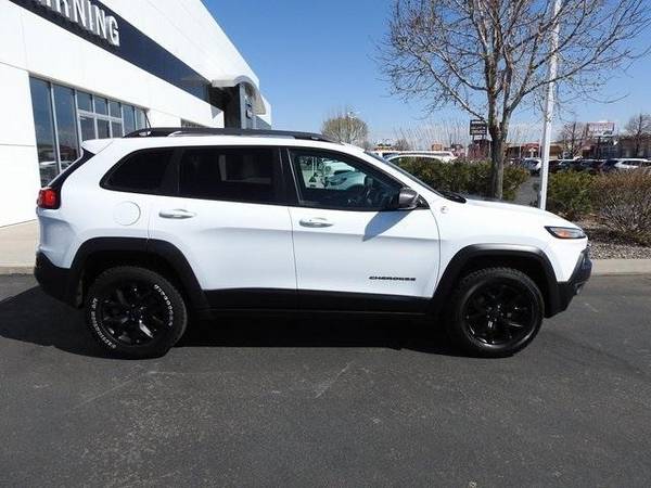 2018 Jeep Cherokee Trailhawk suv Bright White Clearcoat - cars & for sale in Pocatello, ID – photo 5