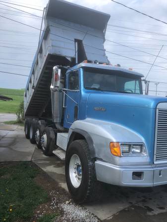 freightliner fld 112 quad axle dump truck for sale in milwaukee, WI – photo 2