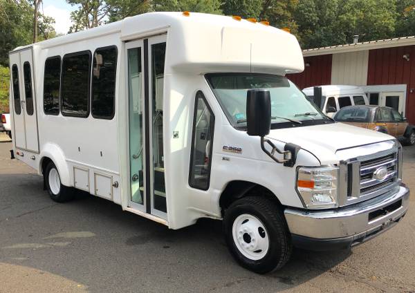 2012 FORD E-350 12 PASS SHUTTLE BUS WHEELCHAIR HANDICAP VAN LOW... for sale in Enfield, MA – photo 4
