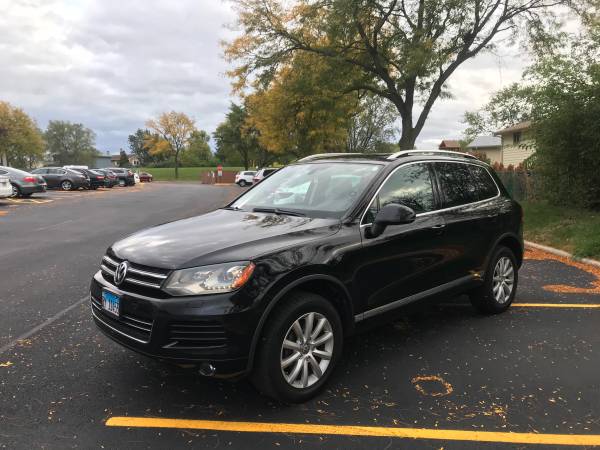 VW TOUAREG TDI 2011 - cars & trucks - by owner - vehicle automotive... for sale in Northbrook, IL – photo 2