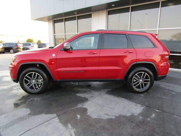 2018 Jeep Grand Cherokee Trailhawk 4x4 - - by for sale in Council Bluffs, NE – photo 4