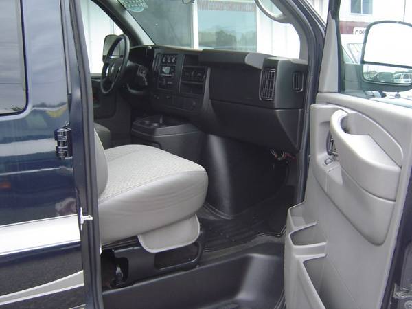 2010 Chevrolet Express Passenger AWD 1500 135 LT for sale in Waite Park, MN – photo 9