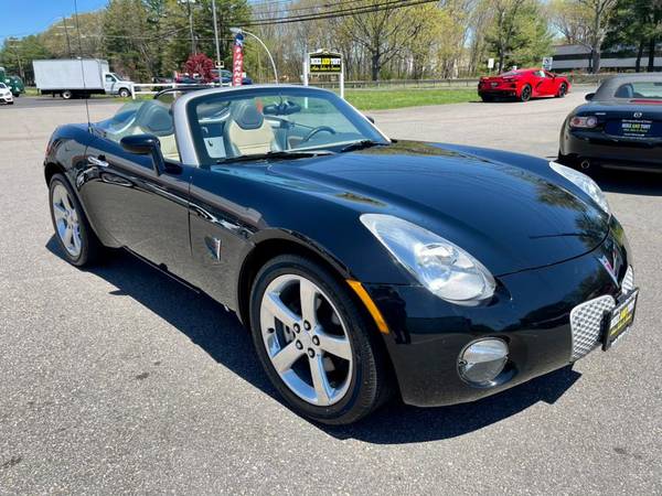 Look What Just Came In! A 2006 Pontiac Solstice with only for sale in South Windsor, CT – photo 3