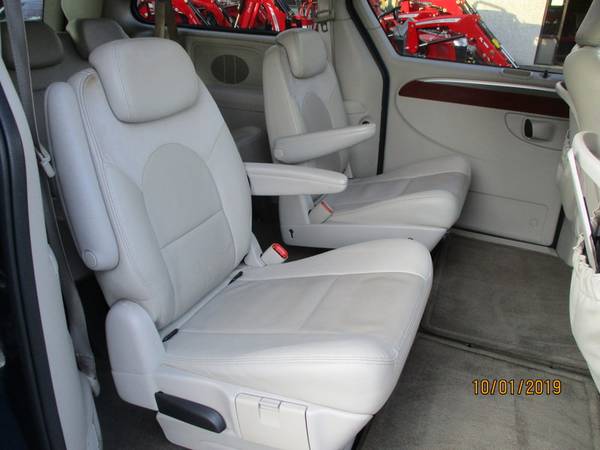 2006 Chrysler Town Country LWB 4dr Limited for sale in Belle Mead, NJ – photo 17