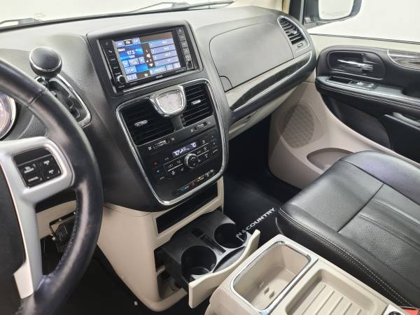 2015 Chrysler Town & Country Touring-L! Htd Seats! Backup Cam! DVD!... for sale in Suamico, WI – photo 17
