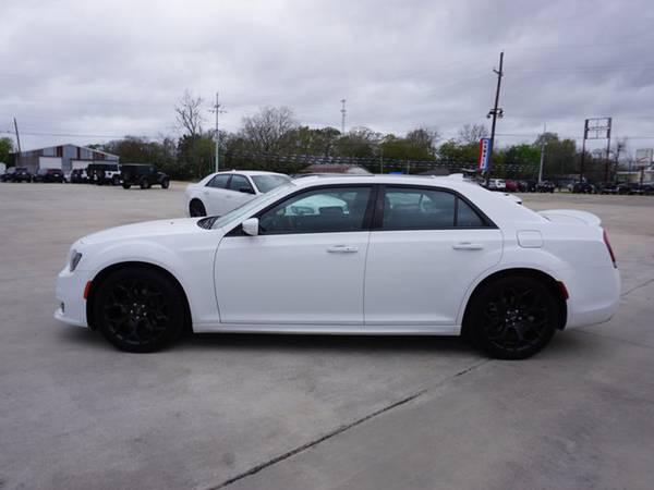 2020 Chrysler 300 300S RWD - - by dealer - vehicle for sale in Plaquemine, LA – photo 5