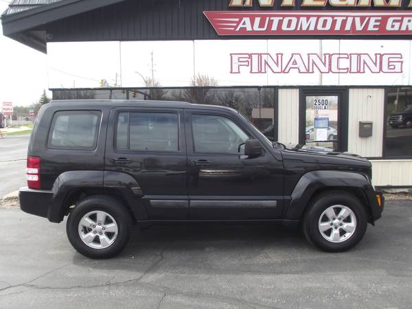 2011 Jeep Liberty Sport 4x4 Clean CarFax - - by dealer for sale in Des Moines, IA – photo 2