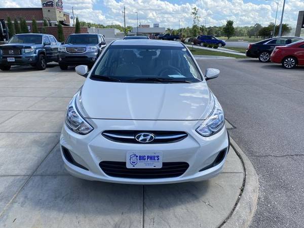 2017 Hyundai Accent - Financing Available! - cars & trucks - by... for sale in Topeka, KS – photo 2