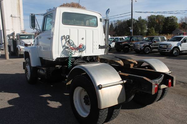 1988 FORD L8000 DAY CAB SEMI 7.8 I6 DIESEL AUTOMATIC LOW MILES CLEAN... for sale in WINDOM, MN – photo 2