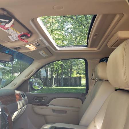 2010 Chevrolet Suburban LTZ 4X4 Nav/DVD/Heated Leather/Sunroof/Clean for sale in Palmyra, WI – photo 6