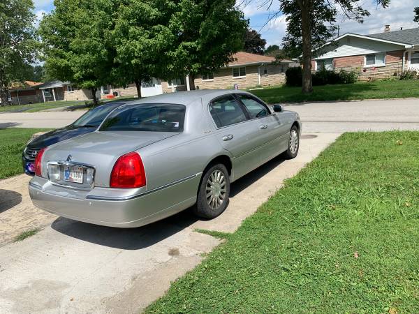 2003 Lincoln Town Car - cars & trucks - by owner - vehicle... for sale in Plainfield, IN – photo 4