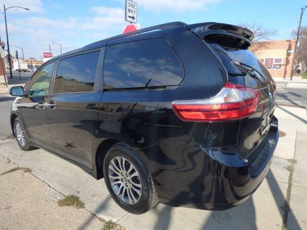 2020 Toyota Sienna XLE - Call or TEXT! Financing Available! - cars &... for sale in Chicago, IL – photo 5