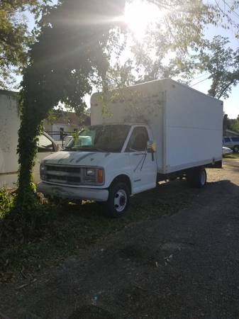 2000 CHEVROLET BOX VAN - cars & trucks - by owner - vehicle... for sale in Pearl, MS – photo 4