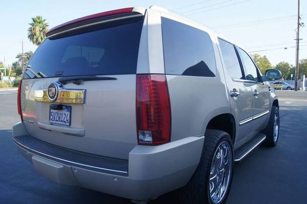 2007 Cadillac Escalade Base AWD LOW 89K MILES LOADED WARRANTY with for sale in Carmichael, CA – photo 11