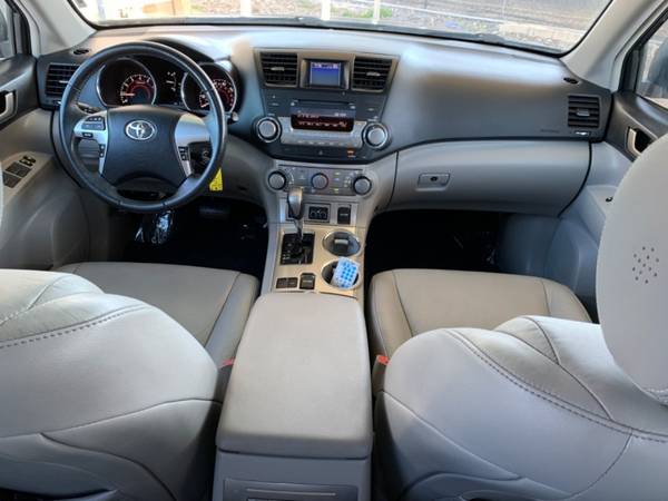 2011 Toyota Highlander - cars & trucks - by owner - vehicle... for sale in San Antonio, TX – photo 17