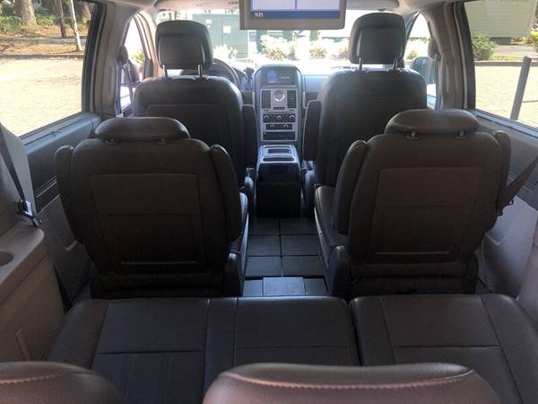 2010 Chrysler Town & Country LWB Touring w/STO-N-GO for sale in Gresham, OR – photo 17