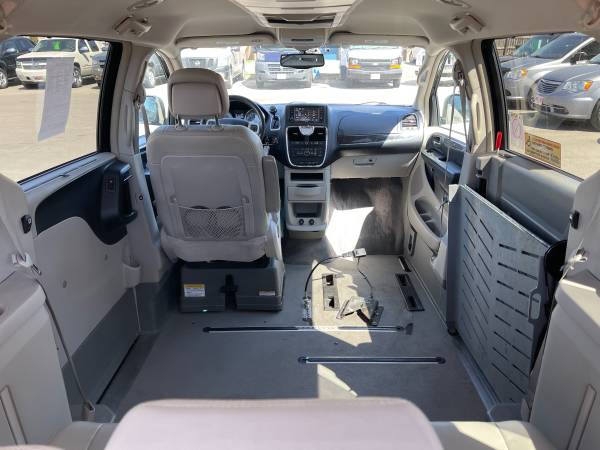 2014 Chrysler Town and Country/Amerivan Handicap Conversion for sale in Grand Forks, ND – photo 11