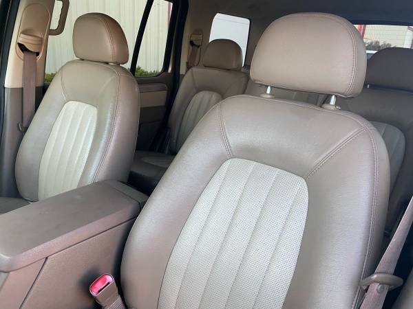 2003 Mercury Moutaineer V8 3rd Row Leather Heated Seats Low Miles -... for sale in Lubbock, TX – photo 11