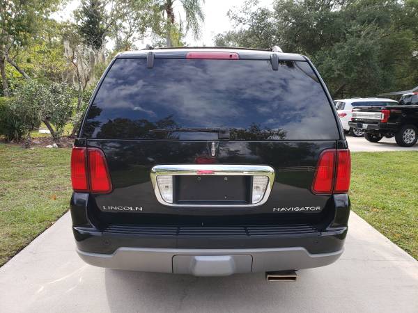 2004 Lincoln Navigator Luxury SUV - 1 Owner - DVD Player - Captains for sale in Lake Helen, FL – photo 4