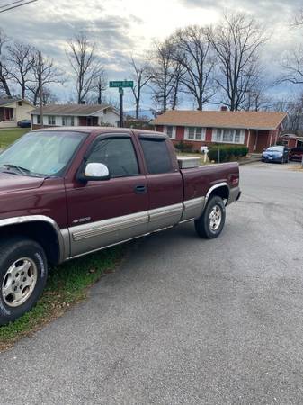 1999 Chevy Silverado 5.3 4x4 - cars & trucks - by owner - vehicle... for sale in Roanoke, VA – photo 3