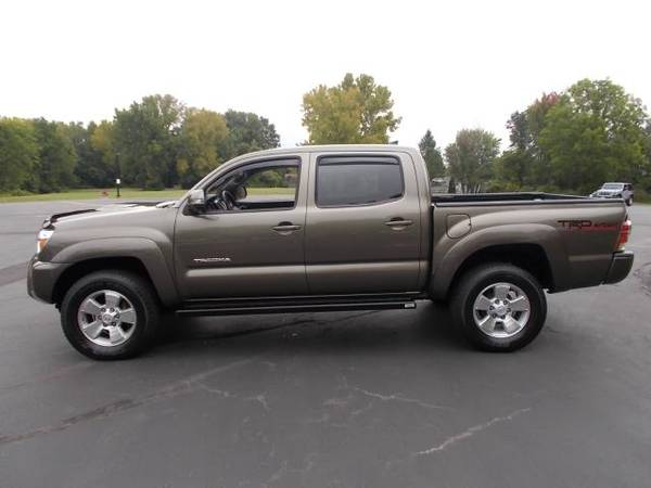 2015 Toyota Tacoma 4WD DOUBLE CAB V6 TRD SPORT - cars & trucks - by... for sale in Cohoes, MA – photo 4