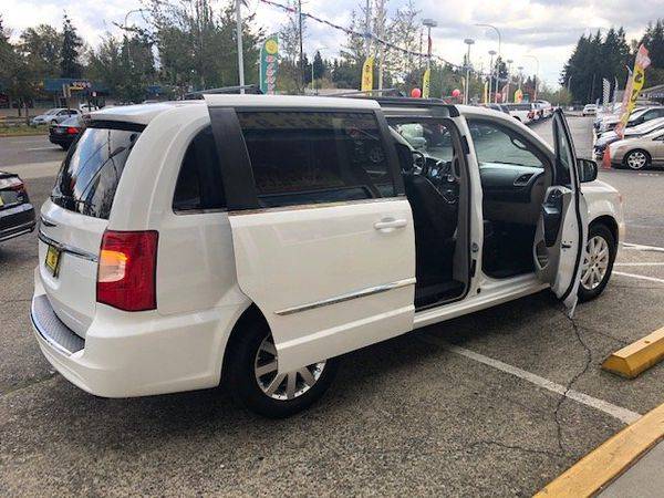 2014 Chrysler Town Country Touring Financing Available! for sale in Federal Way, WA – photo 11