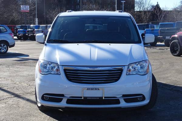 2016 Chrysler Town and Country Touring Mobility van Bright White for sale in Skokie, IL – photo 7