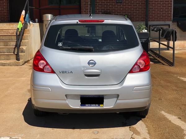 2009 Nissan Versa Hatchback Silver Good Condition for sale in Greenville, SC – photo 4