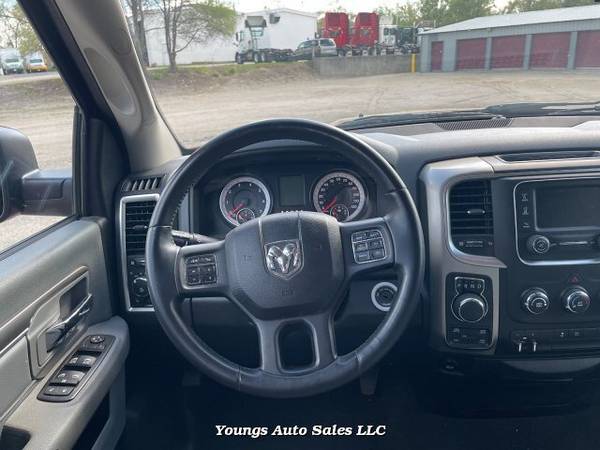 2015 Ram 1500 SLT Quad Cab 4WD 8-Speed Automatic for sale in Fort Atkinson, WI – photo 13