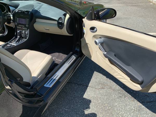 2005 Black Diamond Mercedes Benz SLK 350 Hard Top Convertible Mint for sale in Other, PA – photo 17