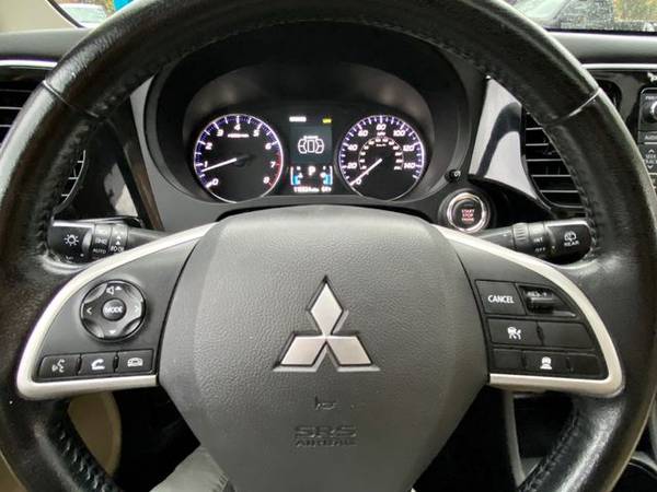 2015 Mitsubishi Outlander - Financing Available! - cars & trucks -... for sale in Londonderry, NH – photo 19