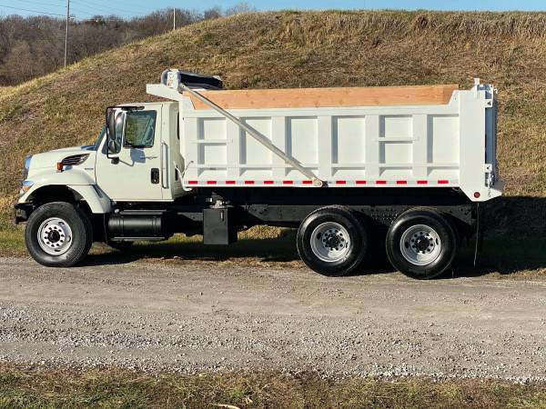 2009 INTERNATIONAL TANDEM DUMP WITH ONLY 46K ORIGINAL MILES WOW! -... for sale in Saint Joseph, IL – photo 4