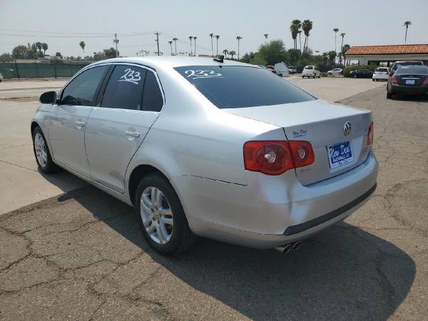 2007 Volkswagen Jetta 2 5L w/Pkg 2 Sunroof FREE CARFAX ON EVERY for sale in Glendale, AZ – photo 3