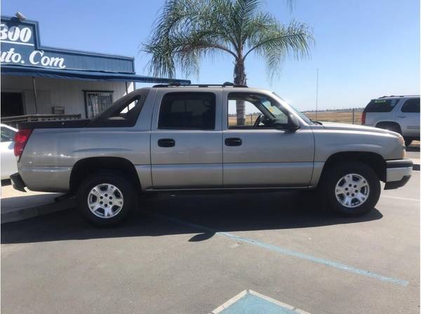 2003 Chevrolet Avalanche 4x4 (Bench Seat 6 seater) Brand NEW Tires! for sale in Fresno, CA – photo 2