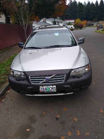 2004 AWD Volvo xc 70 clean car fax report and title for sale in Happy valley, OR – photo 5