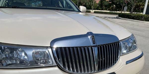 2002 Lincoln Town Car Cartier w/ Beige Canvas Roof, Leather, Sunroof... for sale in Madison Heights, VA – photo 4