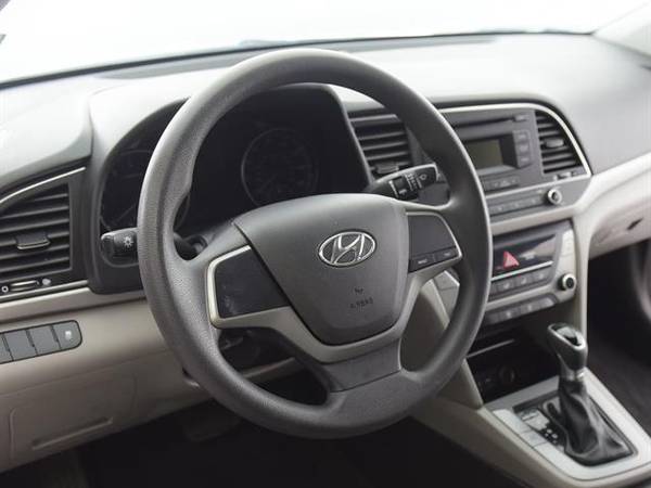 2017 Hyundai Elantra SE Sedan 4D sedan Red - FINANCE ONLINE for sale in Arlington, District Of Columbia – photo 2