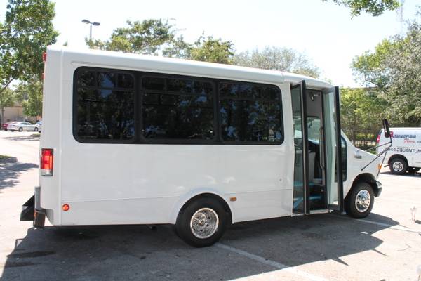 2003 Bus Glaval Ford Gas/Non-CDL/ 14 passenger for sale in Pompano Beach, FL – photo 3
