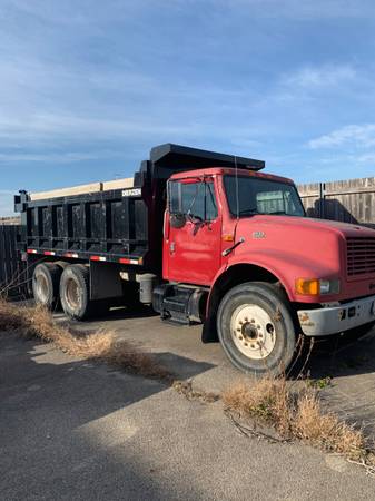98 International Dump Truck - cars & trucks - by owner - vehicle... for sale in Bartlett, IL – photo 2