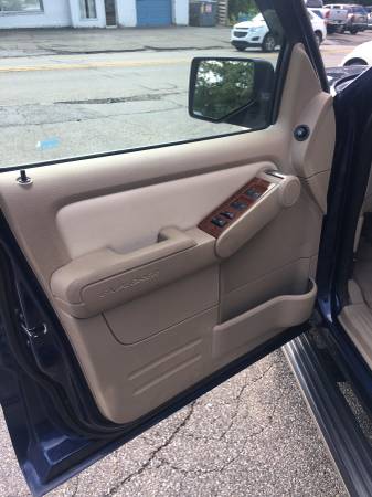 2008 Ford Explorer ** Eddie Bauer ** V-8 ** Sunroof for sale in Pittsburgh, PA – photo 8