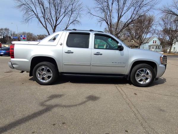 2013 Chevrolet Avalanche Black Diamond 4x4 Crew Cab - cars & for sale in Grand Forks, ND – photo 5