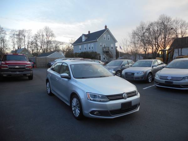 2011 VW JETTA 2.5 SEL LEATHER, SUNROOF. - cars & trucks - by dealer... for sale in Whitman, MA – photo 8