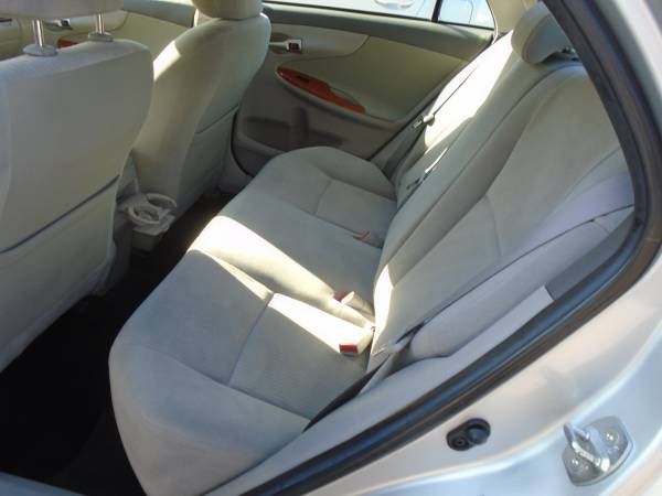 2009 toyota corolla /moon roof/one owner/mint - cars & trucks - by... for sale in Douglas, RI – photo 9