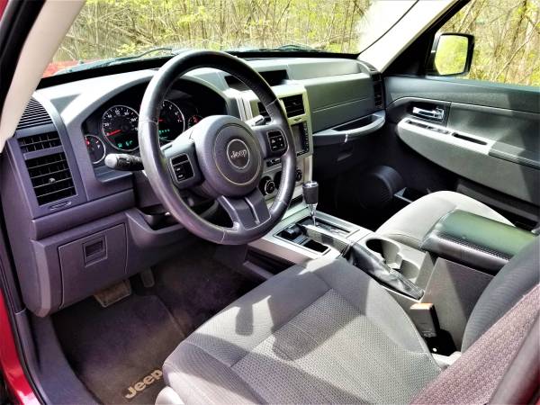 2011 Jeep Liberty 4x4 Sport - - by dealer - vehicle for sale in Madison, WI – photo 18